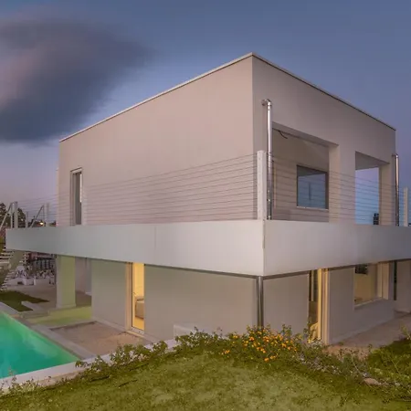 Modern With Swimming Pool And Parking! Appartement