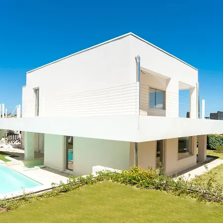 Appartement Modern With Swimming Pool And Parking! *